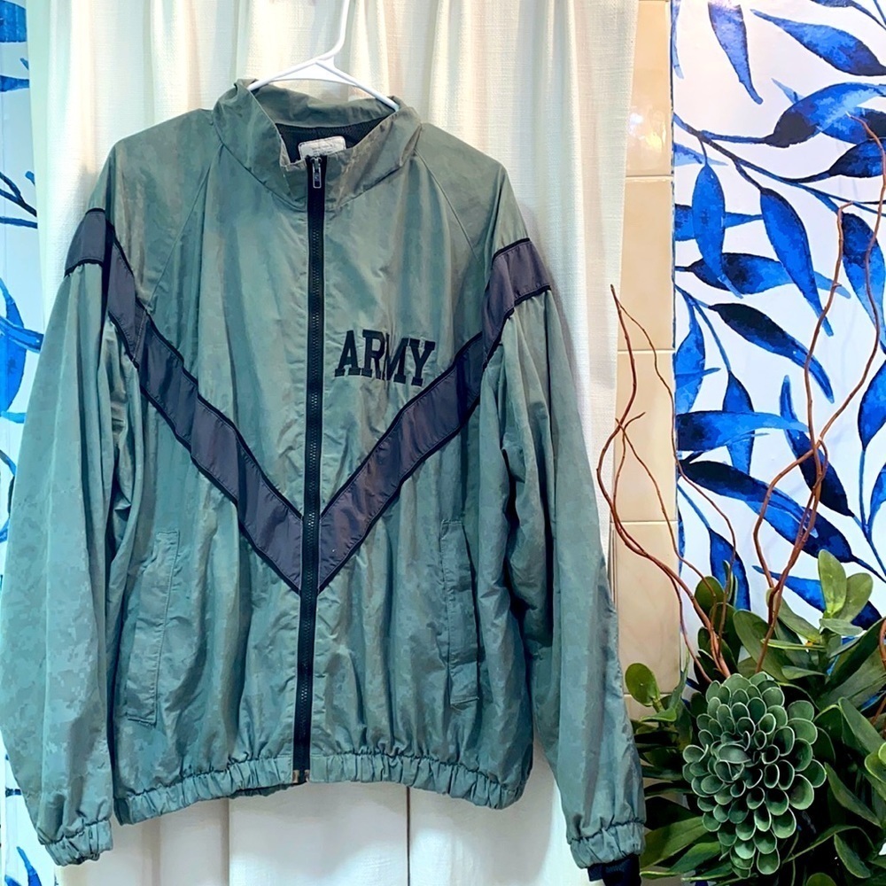 Vintage US Army Individual Physical Fitness Uniform (IPFU) training jacket Sz M